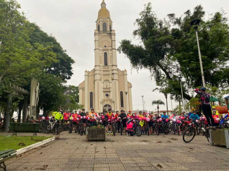 Passeio Ciclístico Outubro Rosa reuniu mais de 80 participantes