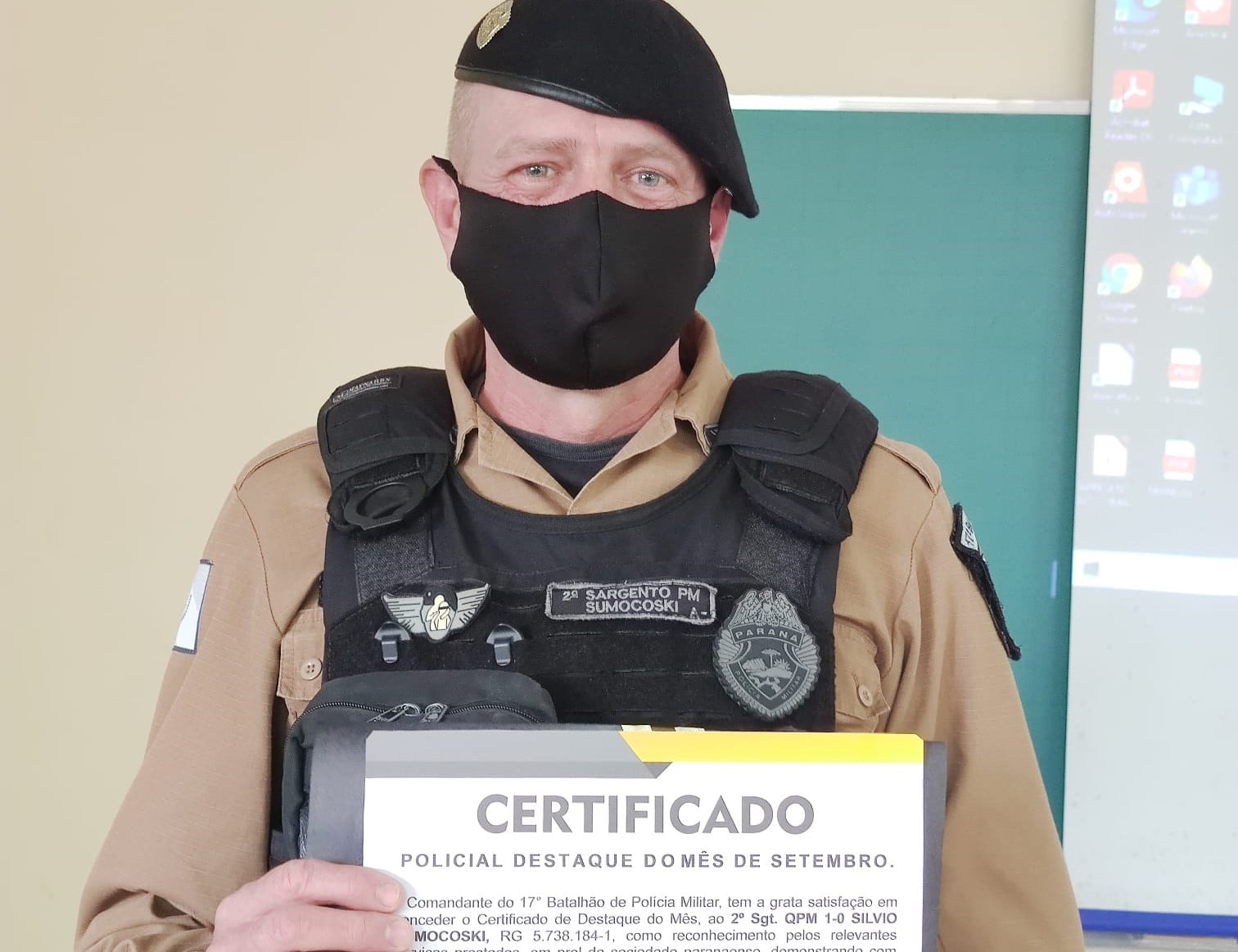 Policiais da 2ª Cia da PM de Araucária são homenageados