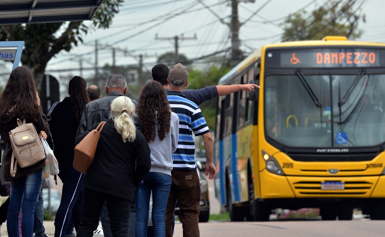 Usuários do transporte coletivo pedem ampliação de horários