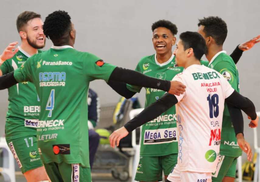 Voleibol de Araucária vence mais um jogo e se mantém no G4 do Paranaense