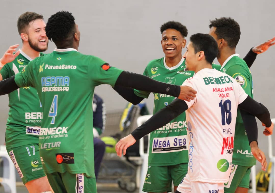 Voleibol de Araucária vence mais um jogo e se mantém no G4 do Paranaense
