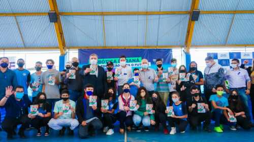 Colégios da Grande Curitiba recebem kits de robótica e conhecem o programa Cartão Futuro