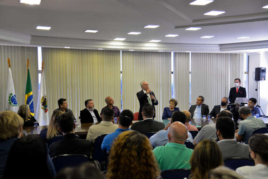 Em visita a Araucária, Michel Temer fala a prefeitos da RMC