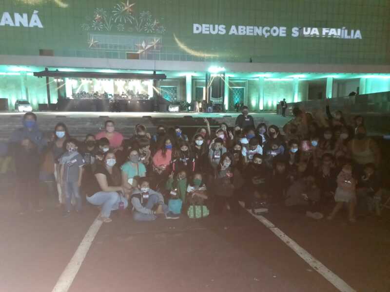 Alunos da Escola Silda Sally assistem a espetáculo natalino em Curitiba