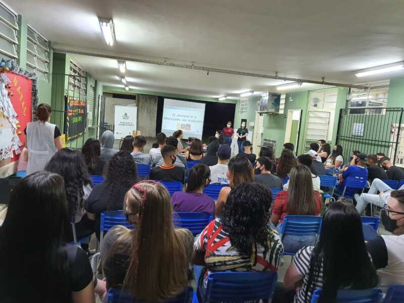 Colégio Vespertino Pimpão realizou semana profissional para estudantes do ensino médio