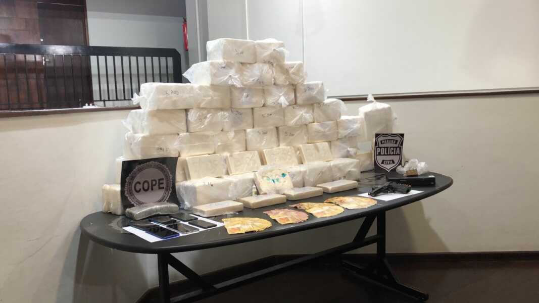COPE apreende quase 250 kg de cocaína em Araucária. No mercado, droga renderia mais de R$ 25 milhões