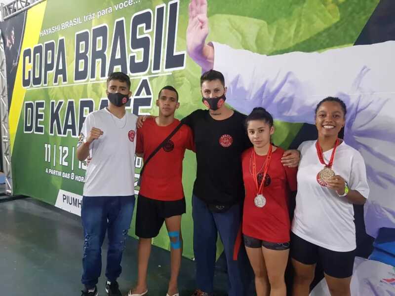 Atletas do Studio Dojô trouxeram ouro e prata da Copa Brasil de Karatê