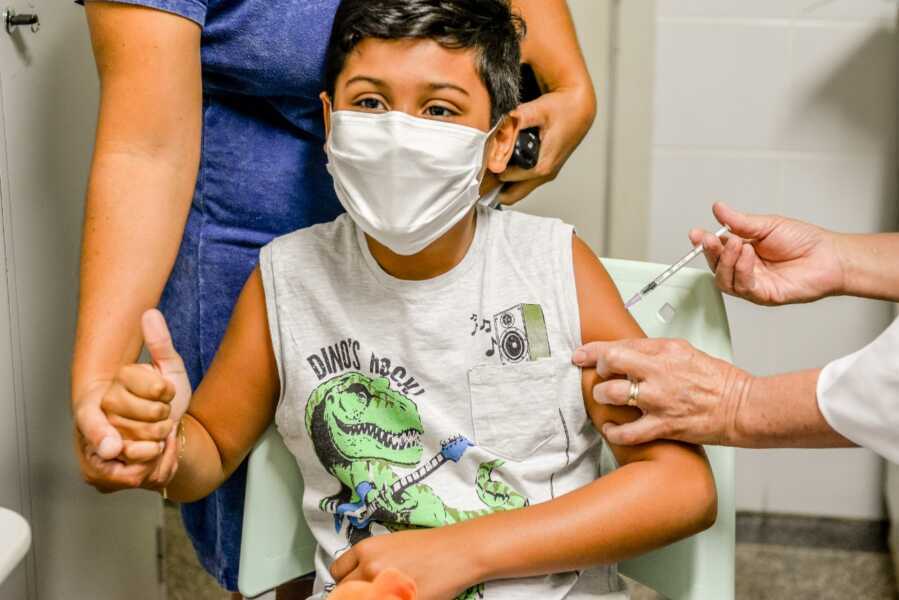 Em um mês, Paraná vacina 40% das crianças contra a Covid-19￼