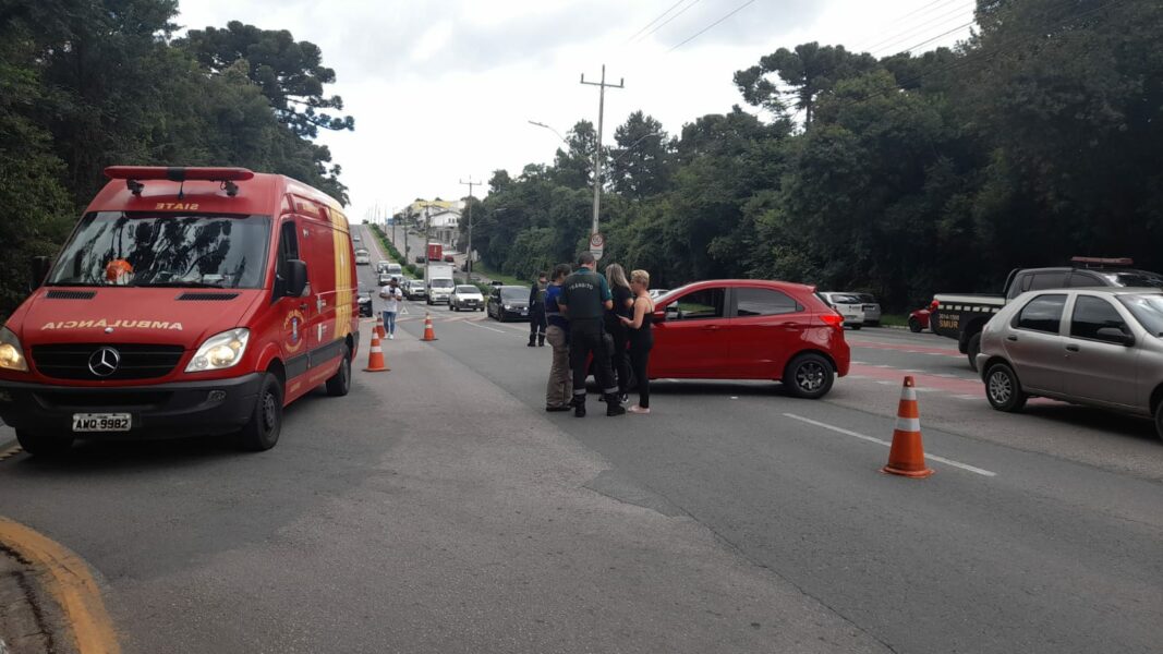 Ciclista fica ferido após colidir com Ford KA no bairro Cachoeira