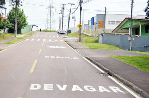 Morador teme acidentes, pede lombada em via e não é atendido