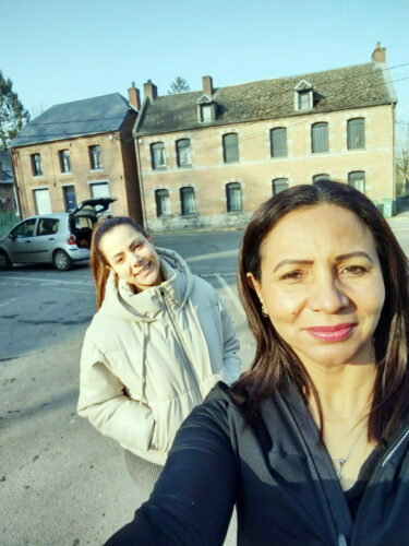 <strong>Mãe e filha que dividem a mesma profissão foram trabalhar no exterior</strong><strong></strong>