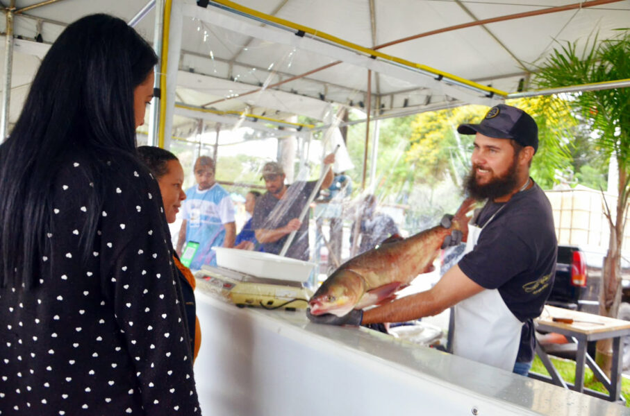 Em dois dias, piscicultores venderam cerca de 22 toneladas de peixes