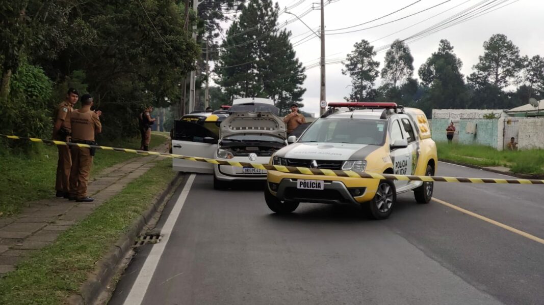 Um ladrão de carro morre em confronto com a PM e outro é preso no Costeira