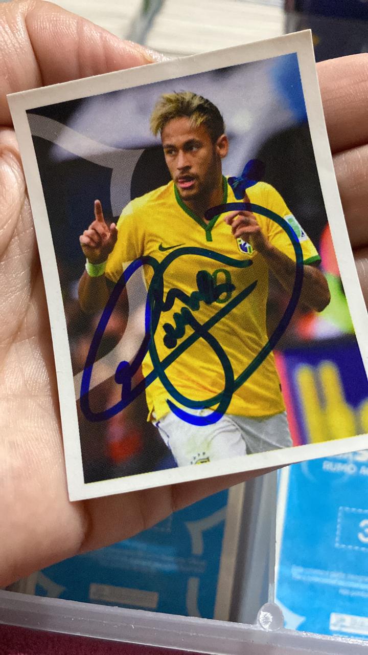 Menino de São Leopoldo encontra figurinha lendária de Neymar do álbum da  Copa do Mundo - Região - Jornal NH