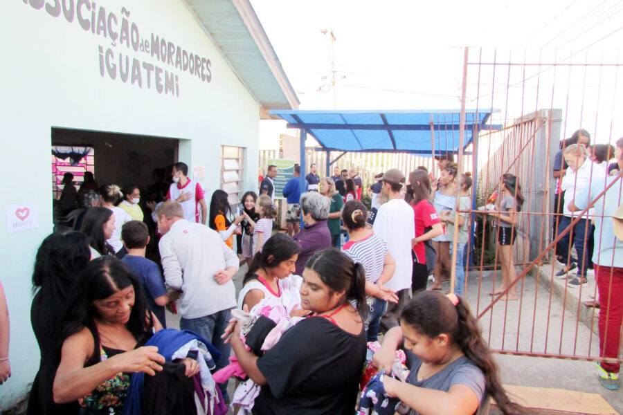 Voluntários da Unisocial ajudam famílias do Jardim Iguatemi