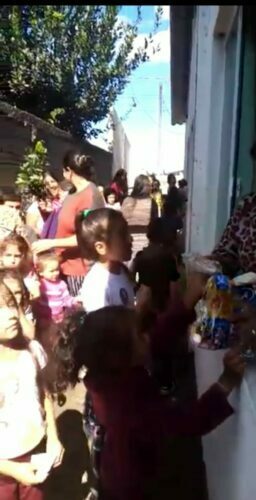 Associação do Arvoredo doou doces para as crianças carentes