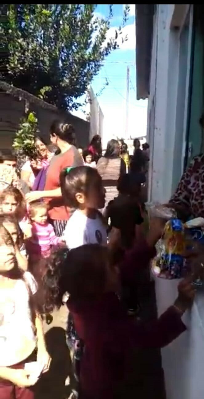 Associação do Arvoredo doou doces para as crianças carentes