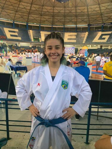 Após perder medalha no Sul-americano, Emilly se prepara para o Paranaense de Karatê