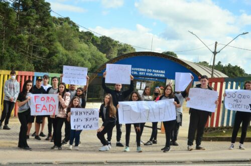 Estudantes do Colégio Guajuvira também protestam contra aulas EAD no ensino médio