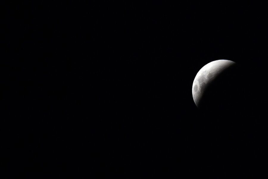 Eclipse total da Lua foi visto em Araucária na madrugada desta 2ª feira (16)