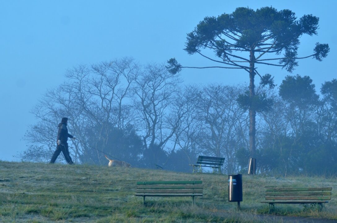 As previsões indicam uma semana fria e com o sol escondido entre nuvens em Araucária