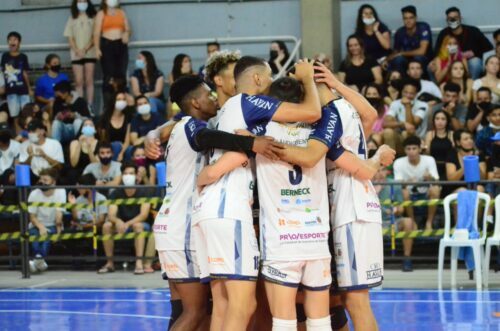 Voleibol de Araucária estreia hoje no Campeonato Paranaense, jogando em casa