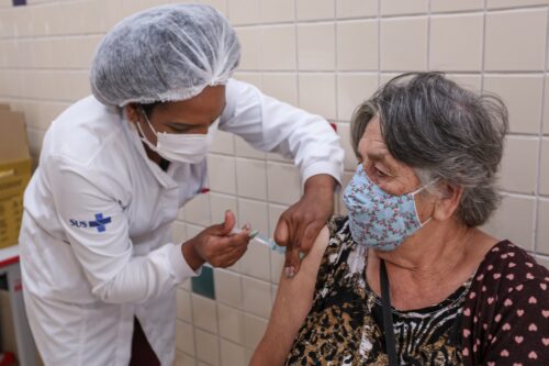 Pessoas a partir dos 40 anos podem fazer a 4ª dose da vacina contra a Covid a partir de hoje