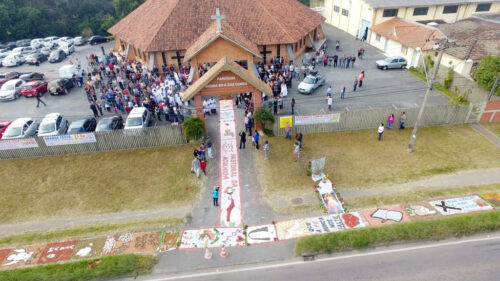 Corpus Christi terá tradicionais tapetes nas quatro paróquias da cidade