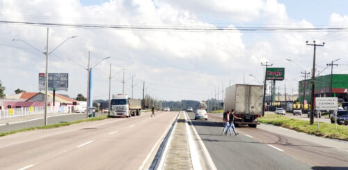 Prefeitura vai bancar construção de passarelas na Rodovia do Xisto