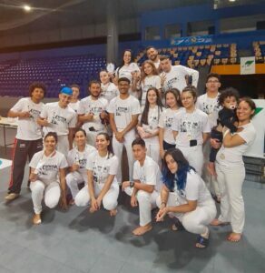 Capoeiristas retornam do Paranaense com 14 medalhas