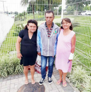 Familiares de Vera Merka e filha, vítimas fatais de um grave acidente, prestam homenagens