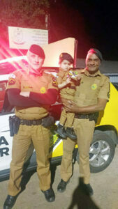 Fã da Polícia Militar, garotinha recebe visita especial em seu aniversário