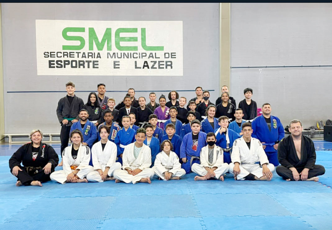 Alunos de jiu jitsu da SMEL receberam graduação 