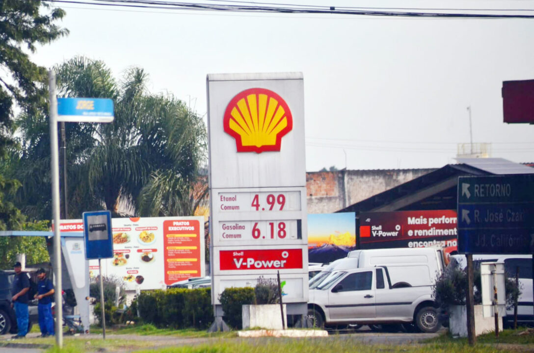 Preço da gasolina cai para menos de R$ 6,20 em alguns postos da cidade