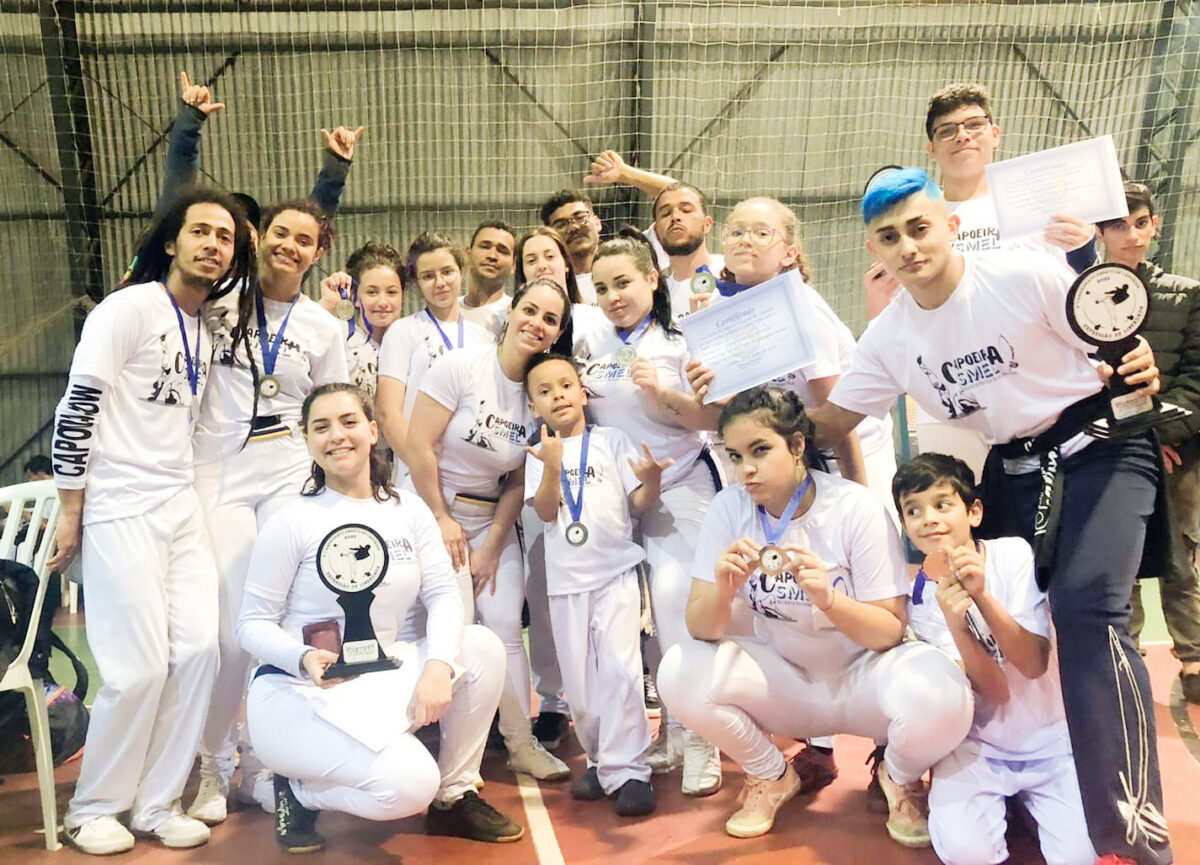 Capoeiristas conquistam 13 medalhas em Campeonato Aberto
