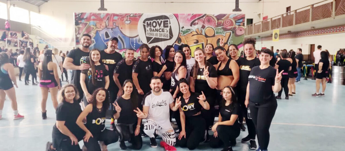 Academias de Araucária participam de encontrão de Move Dance em Curitiba