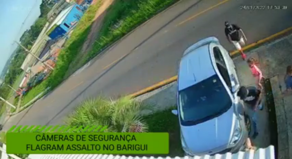 Câmeras de segurança flagram assalto no Barigui