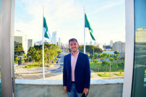 Araucariense que era assistente de marketing vira gerente de negócios para a América Latina