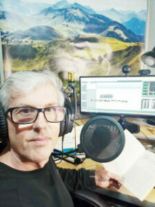 Professor produz podcast para espalhar conhecimento pela rede municipal de educação