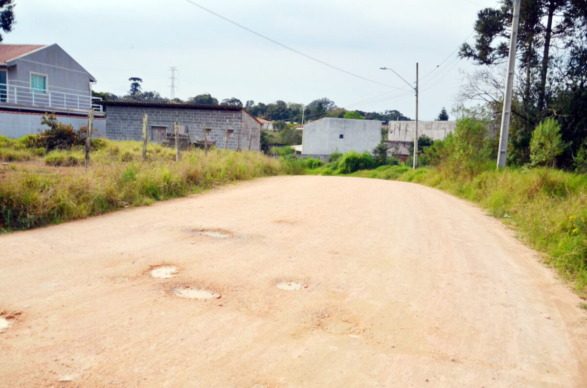 Ruas no bairro Porto das Laranjeiras são alvo de reclamações