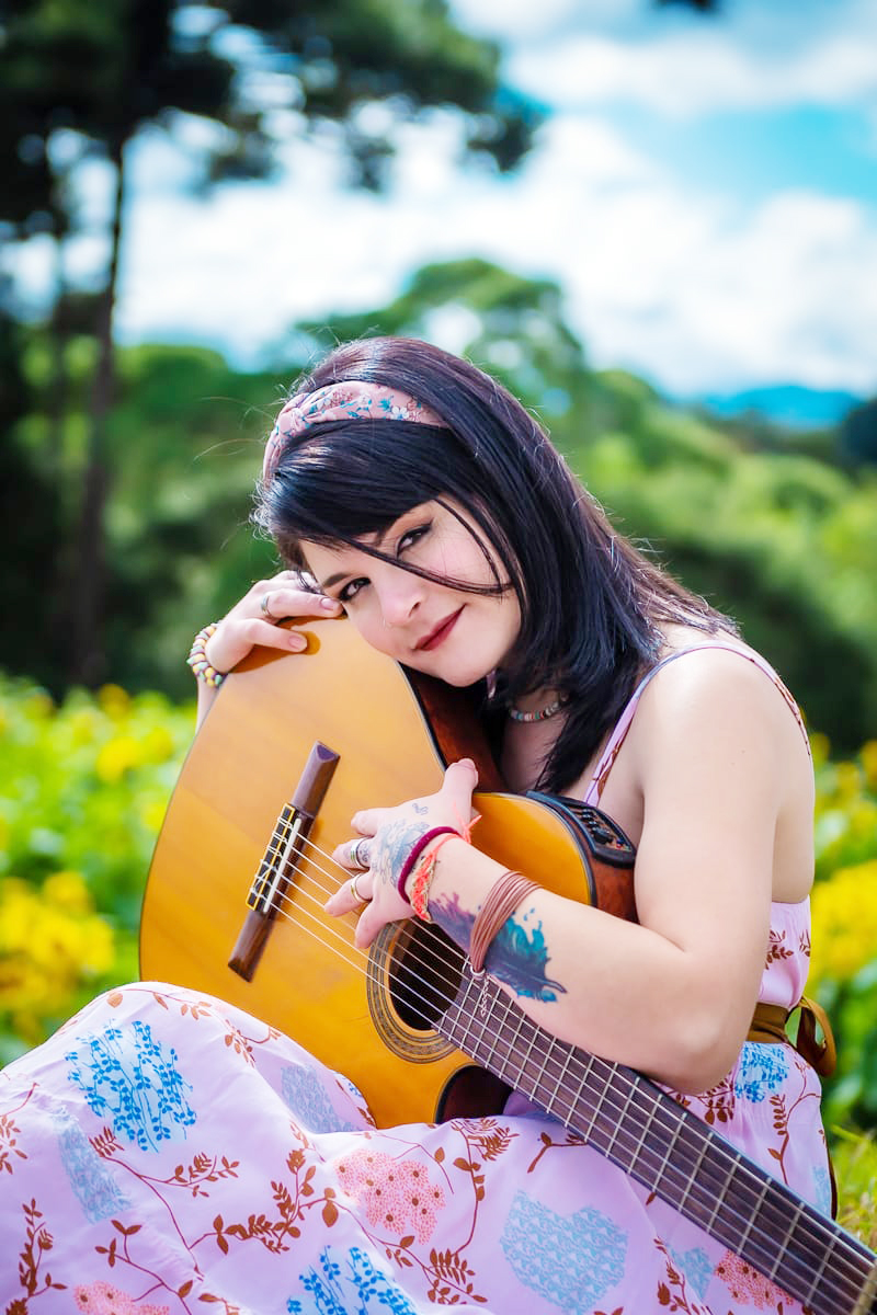 Cantora araucariense compôs música inédita sobre valorização da vida