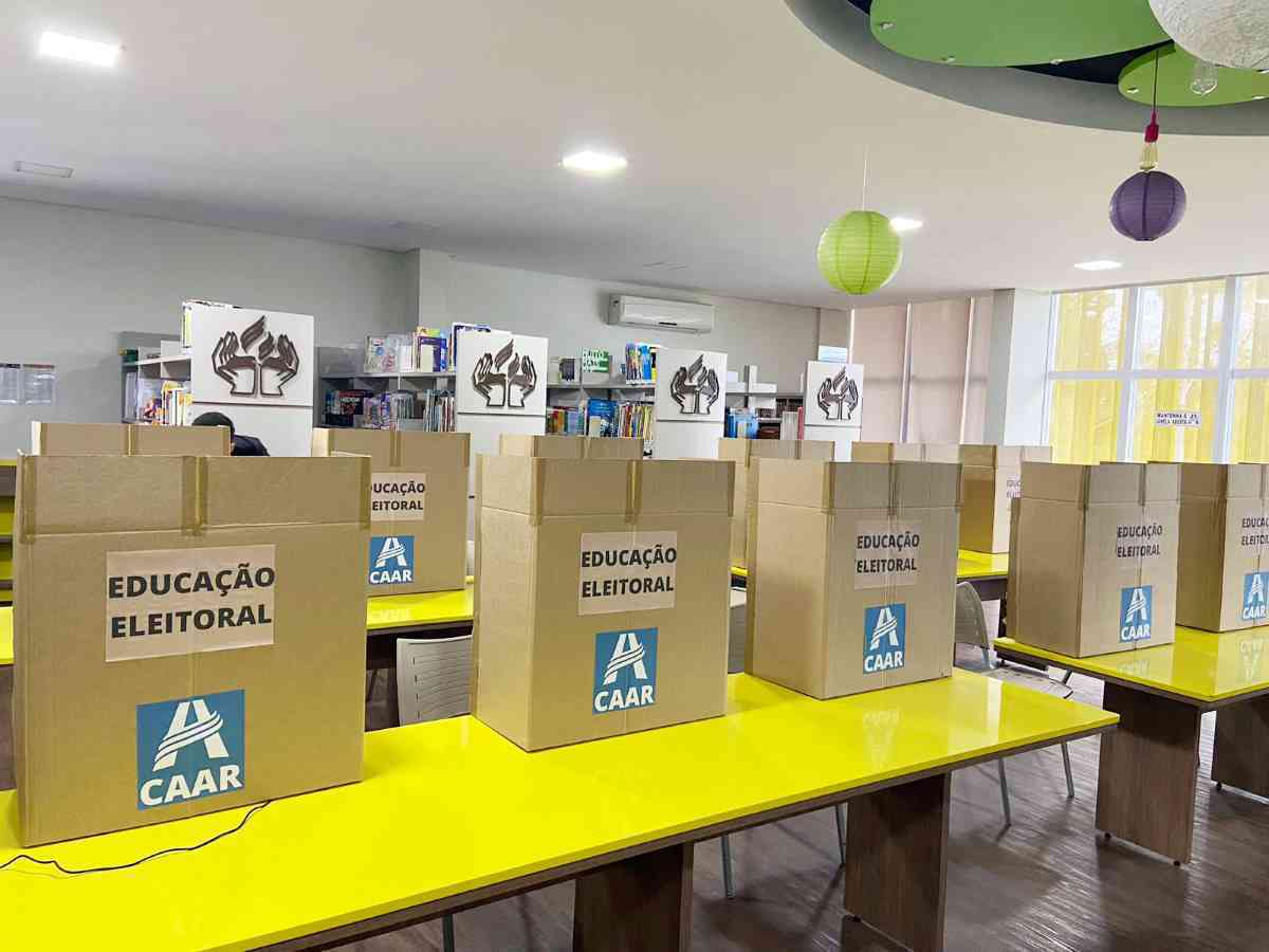 Projeto do Colégio Adventista Araucária orienta alunos sobre a importância do voto
