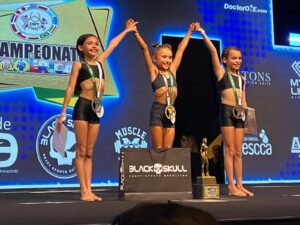 Bela Baja encanta árbitros e conquista título de campeã Sul Americana de Fitness Coreográfico