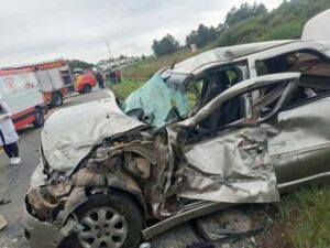 Filha cria vakinha virtual para ajudar os pais que perderam carro em acidente