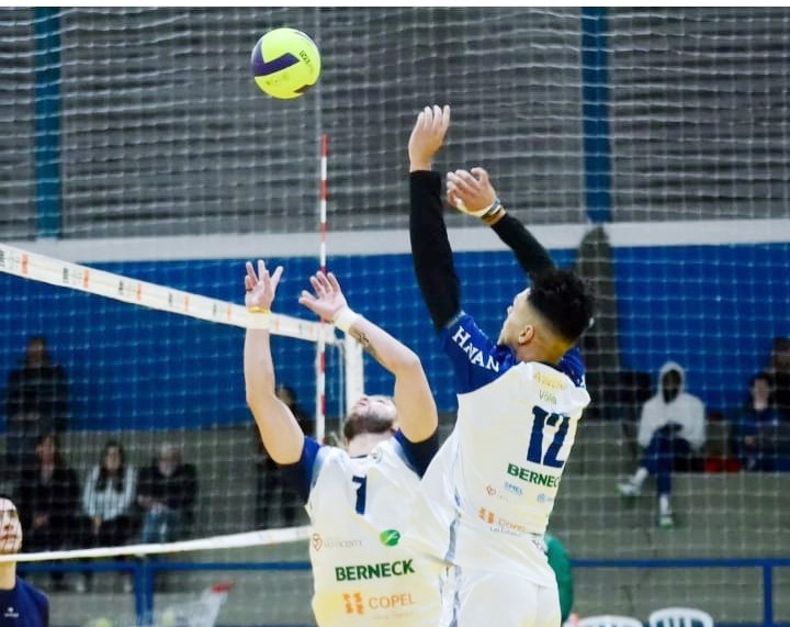 Voleibol masculino segue imbatível no Campeonato Paranaense