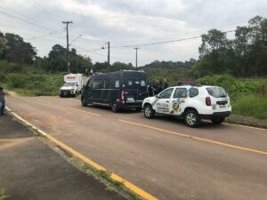 Corpo de homem esquartejado e queimado é encontrado no bairro Passaúna