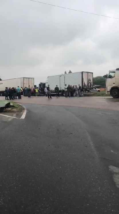 Protesto de caminhoneiros contra resultado das urnas interdita Rodovia do Xisto
