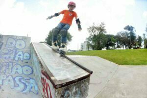 Patinador Enzo Mesquita está na final de competição internacional de patins street