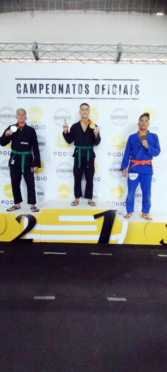 Promessa do Jiu-Jitsu, Pablo Rosales come­mora mais um título de campeão