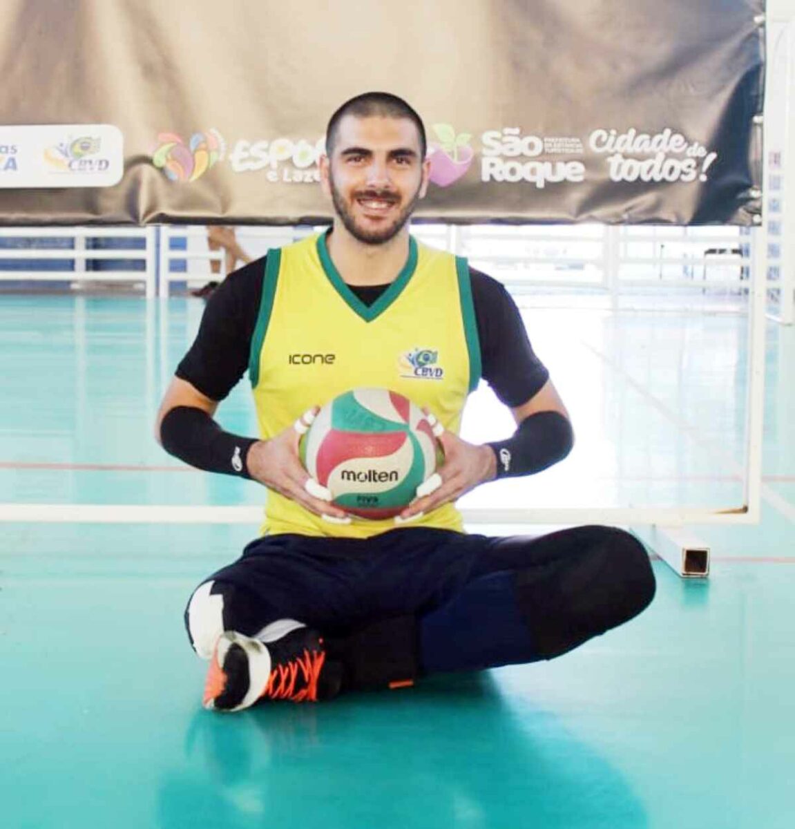 Alex Witkovski irá disputar o Mundial de Voleibol Sentado na Bósnia